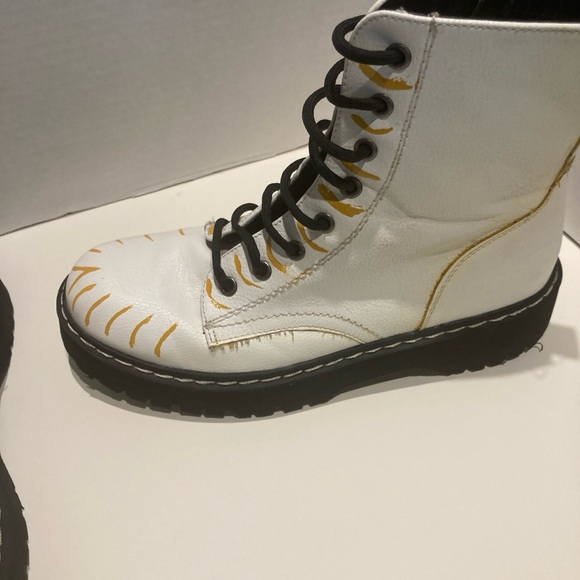 Custom Union Bay Zip Up Boots 7.5M excellent condition. Gold color accents. - Picture 4 of 9